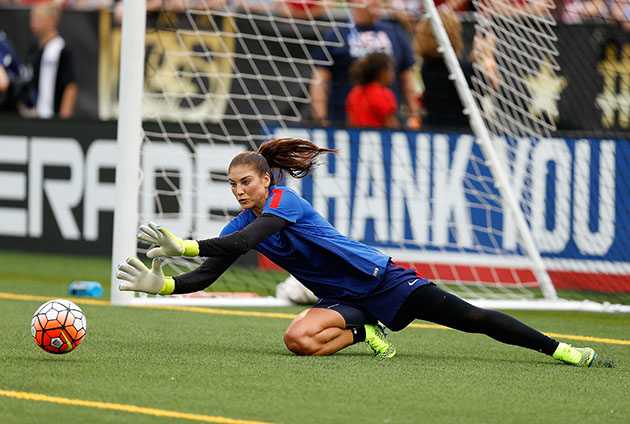 hope-solo-dive-inline.jpg